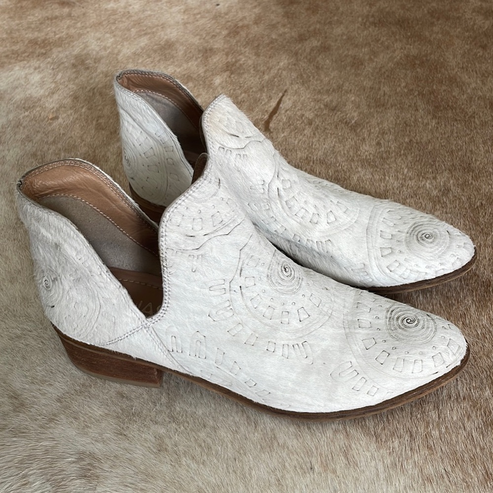 Tijuana Calf Cutout Booties